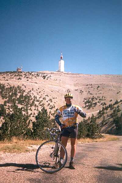 Johnny Noordkant
Johnny Bellekens zou de berg graag liftend beklimmen, was het niet dat hij hier aan de afdaling van de noordelijke zijde begint.
