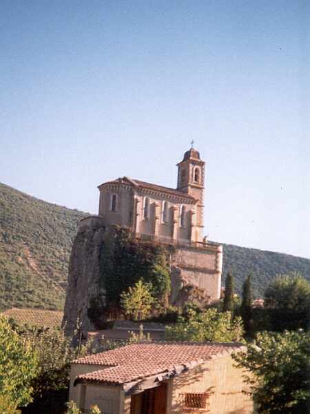 Te zware helling
Prachtig kerkje, Notre-Dame-de-Consolation genaamd, in het dorpje Pierrelongue aan de voet van de Mont Ventoux.
