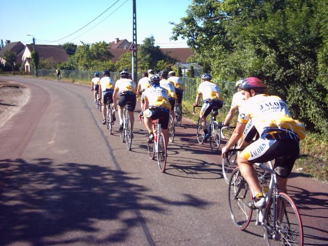 Vertrek met grote groep
veel nissorap-volk is present voor deze leuke rit, en altijd met gemoedelijke start in grote groep.
