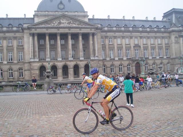 Rit naar verkeersvrij Brussel 8
Ook Raf is fier op zijn vorst!
