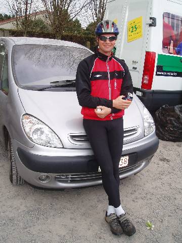 Fre Diamant
De Fre is niet zo'n fan van onze uitrusting en dook incognito op aan de start van de RVV in zijn trainingsvestje van SK Diamant!
Keywords: rvv bwb