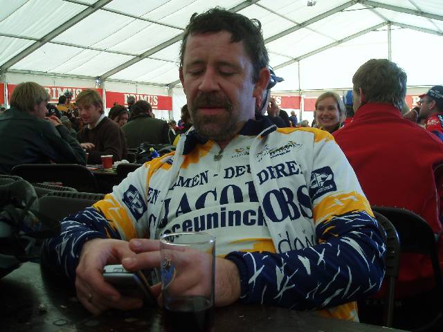 Bert's hobby
Als Bert zijn GSMeke niet zou hebben zou hij radeloos verloren zijn.
Keywords: rvv bwb