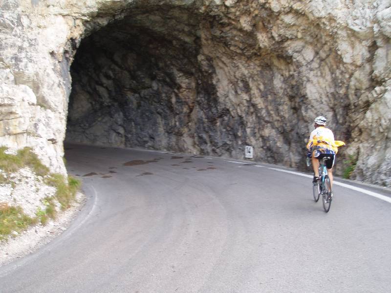 Pit aan het begin van de tunnel
Dit stuk van de Falzarego is echt prachtig om te fietsen!
