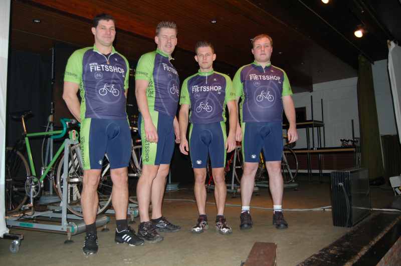 Fietsshop Bikers
Ploegvoorstelling voor de proloog.
