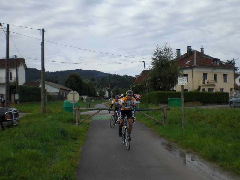Via de Voie Verte naar Saint-Maurice-Sur-Moselle.
Op weg naar de voet van de Ballon d'Alsace namen we de Voie Verte, een oude spoorweg bedding die omgebouwd werd tot fietspad.
