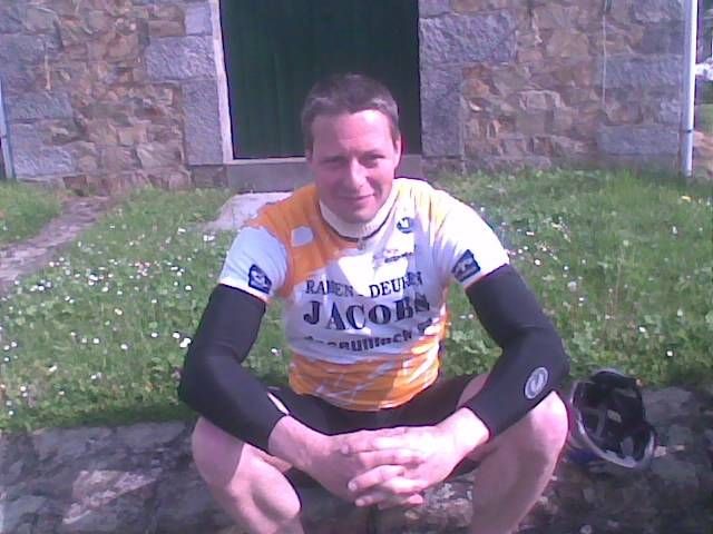 Fre ziet het nog zitten
Hier zag Fre het nog zitten, na de Cote de Daverdisse hield hij het echter voor bekeken, draaide zijn fietske en reed op zijn eentje terug naar Rochefort (wat toch nog resulteerde in een rit van ruim 140km).
