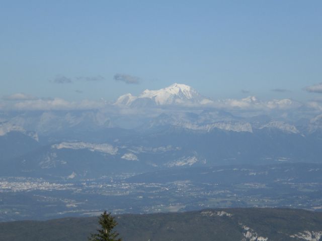 Laatste zicht op de Mont Blanc.
Nog eens een mooi zicht op de Alpen en de Mont Blanc, 100 kilometer ten oosten van top.
