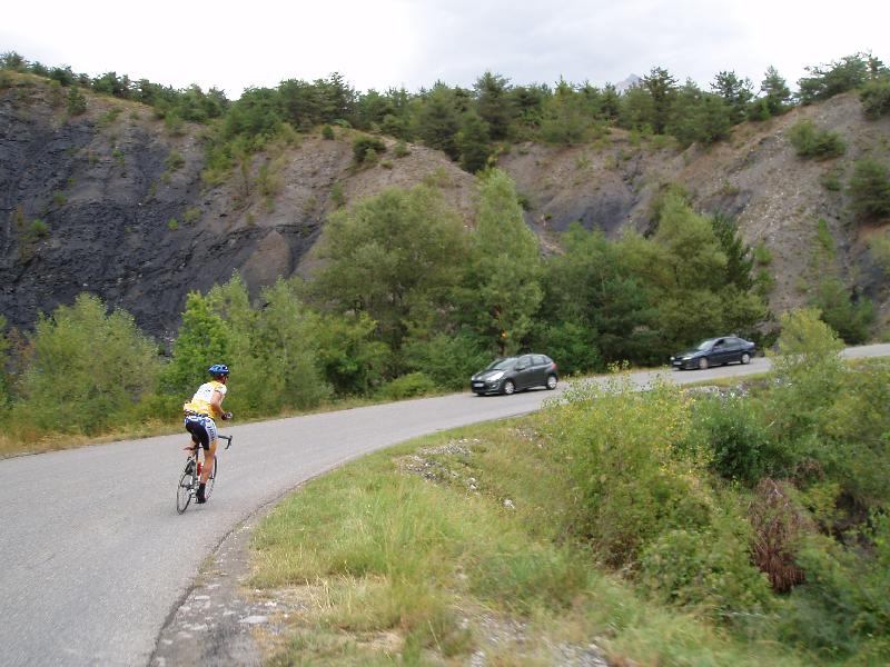 In de afdaling van de Col de Sauze-du-Lac
Fotograaf Koen wordt gefotografeerd.
