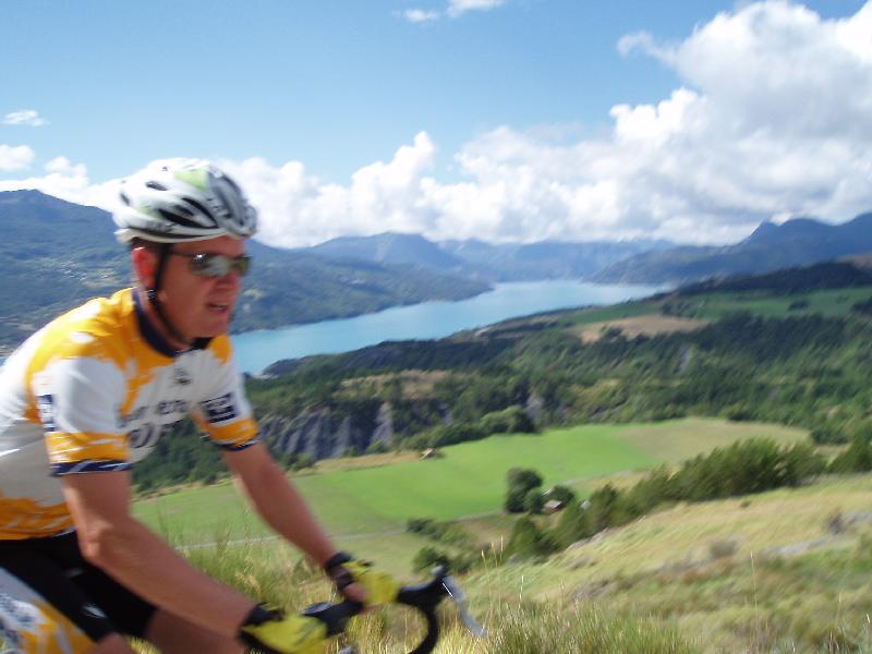 Tweede col van het toereke rond het meer.
Wat smalend werd deze tocht door onze collega's van de B's "een toereke rond het meer" genoemd, maar we deden wel 5 cols met als resultaat: een 120km met bijna 3000 hoogtemeters.
