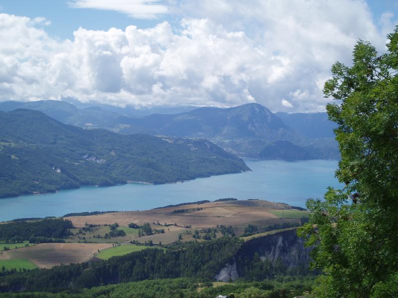 Zicht op het Lac de Serre-Ponçon
Met mooier weer dan de dag ervoor!
