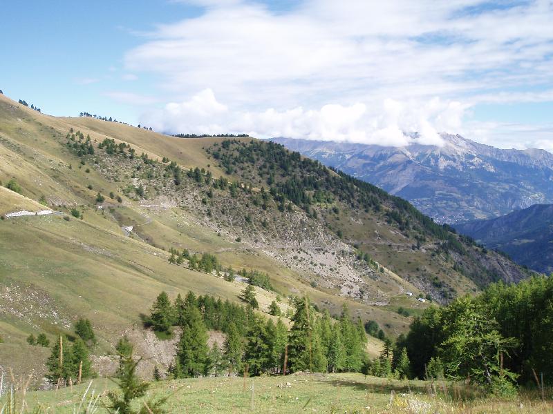 Beklimming van de Col d'Allos 
De laatste kilometers naar de top is het echt genieten in het mooie open landschap.

