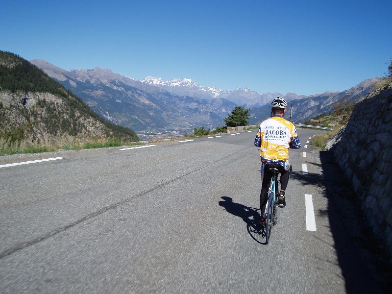 Kijk Renild, zonder handen!
Pit in "volle" afdaling van de Col de Vars zonder handen!
