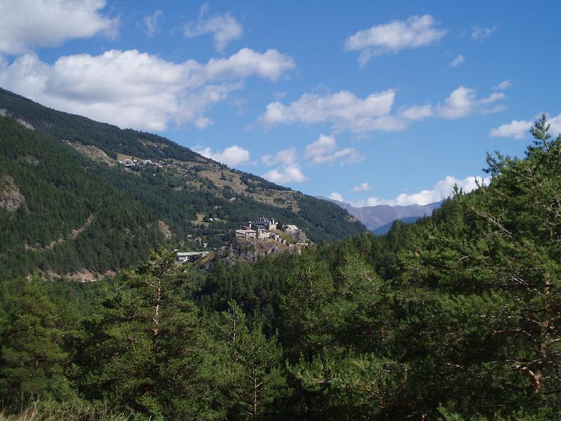 Chateau Queyras
Aan de voet van de Col d'Izoard zag je heel mooi Chateau Queyras liggen.
Jammer genoeg reden we niet naar de Col d'Agnel anders waren we er langs gereden.
