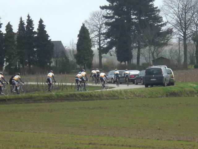 Hergroeperen Op Chartreuze
Eerst de groep terug verzamelen na het nijdige klimmetje, de Meesberg, aan de achterkant van de Chartreuzeberg.
