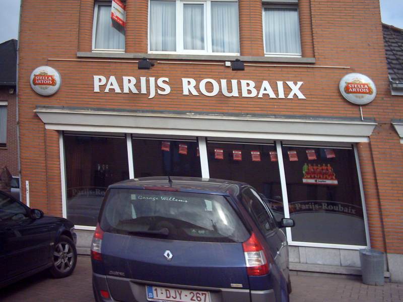 Doelwit Cafe Parijs-Roubaix
Spijtig genoeg schieten we ons doel voorbij - er rest te weinig tijd als we op tijd terug willen zijn.

