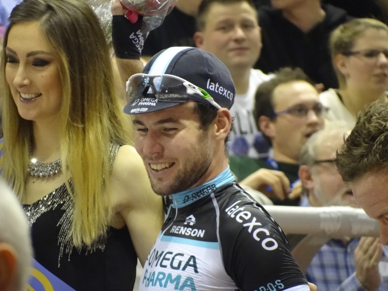 Marc Cavendish gehuldigd
Samen met Iljo Keisse won hij de eerste ploegkoers.
