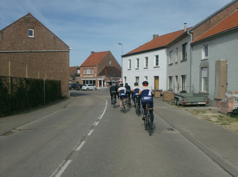 CafÃ© Parijs-Roubaix 1
Het 2de doel van de reis, na de kasseistroken in Bevekom: CafÃ© Parijs-Roubaix in Kerkom, opgericht door Georges Claes, die 2 maal de helleklassieker won.
