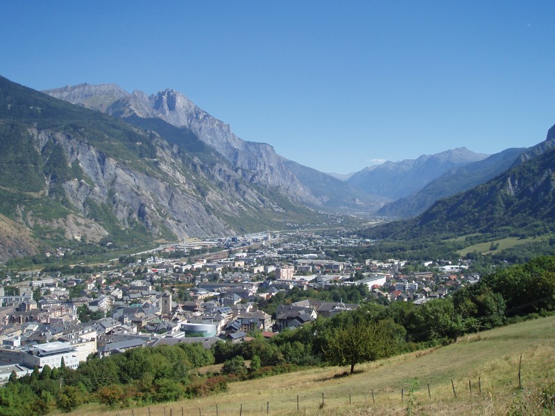 Uitzicht op de vallei van Saint-Jean-de-Maurienne vanaf de D78D