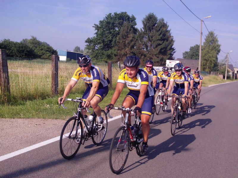 Sterke Mannen Op Kop 2
Joeri en Danny nog op kop bij het begin van een rit van 200km.
