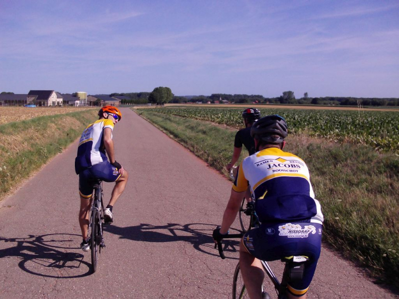 Getestreek 1
We zitten al in de Getestreek en rijden naar Neerhespen. Pit wordt naar voor geroepen, om de juiste weg aan te duiden.

