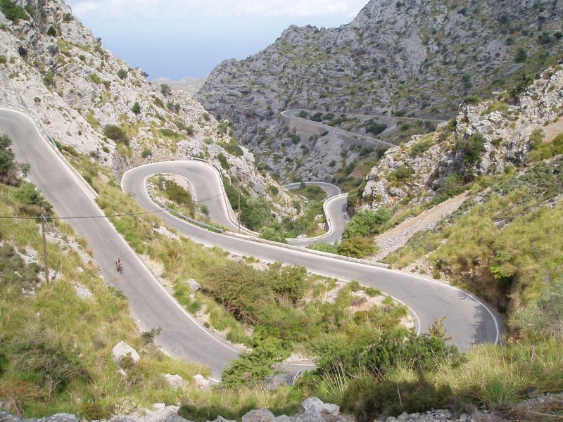 Zicht op de prachtige afdaling naar Sa Calobra (2)
Merk de dalende Nissorapper op.
