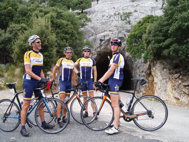 Boven op de Puig Major
Hoogst berijdbare weg voor koersfietsen op Mallorca, maar er is boven wel niets te zien...
