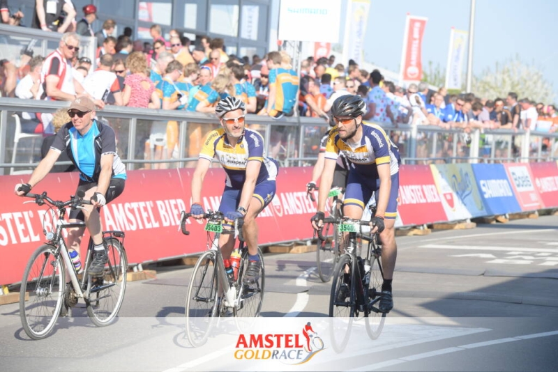 Koen en Raf aan de finish
Na een stevige tocht van 234 kilometer over de hellingen van Zuid-Limburg, rijden Koen en Raf over de finish.
