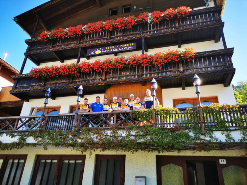 Groep Nissorap op het terras van Hotel Sonnblick 2
