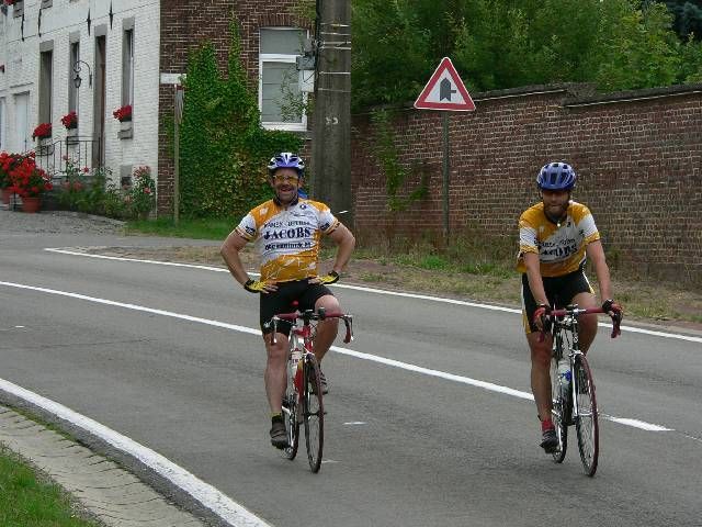 Bert en Raf bollen uit
Bert en Raf bollen uit na een serieus stukske tempo rijden richting laatste controle van de Ti Light Classic.
