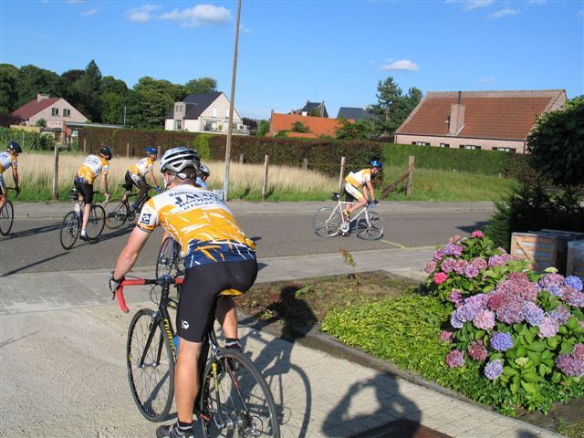 Riding from the starting platform
Just like in the start of a time trial we had a starting platform to have a fast start.
Keywords: Raf Rafke Johan Jeff Wim Koen