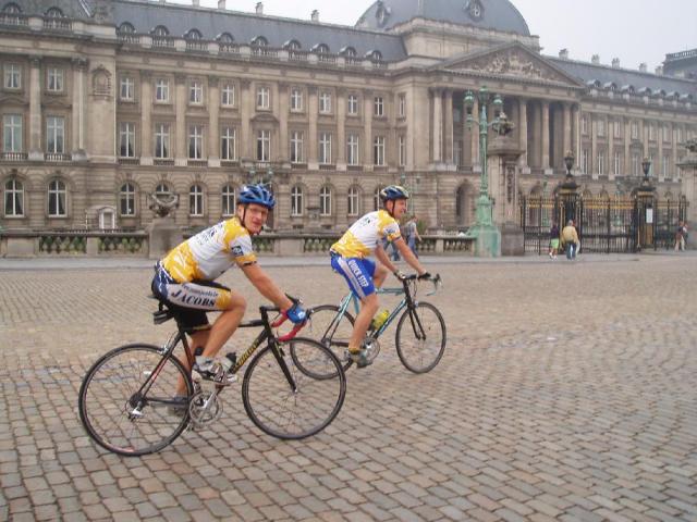 Rit naar verkeersvrij Brussel 7
Ook de koning kreeg natuurlijk een bezoekske van de Nissorappers.
