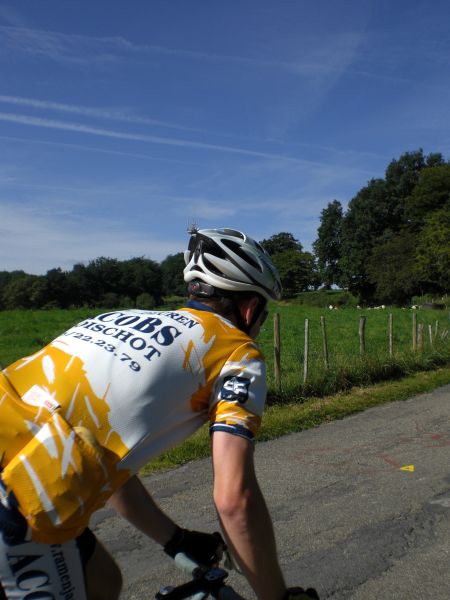 Pit op het steilste stuk van de Col de la Redoute.
Maar als hij zijn rug naar de camera keert, moet hij toch ook uit het zadel.
