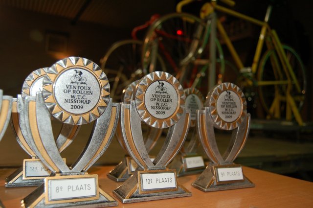 De uitpuilende trofeeÃ«nkast
Bij de Ventoux-op-Rollen gaat het nog steeds om de sportieve eer en een trofeetje ...
