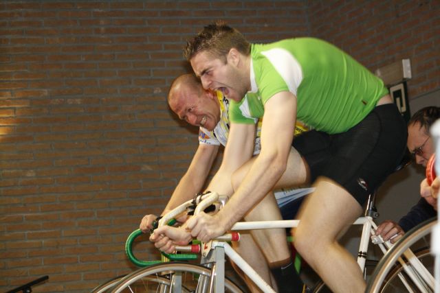 Kurt Van Eyken (Fietsshop Racers), Kris Horemans (Skinfit Team)
Reeks 3.4.1
