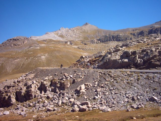 Afdaling van de Bonette
Op weg naar de Bar2000 rij je door een prachtig berglandschap 
