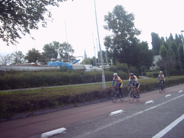 Ooooh Lieve Vrouwe Toren
Even een zicht op de spits van de katedraal van aan de jachthaven aan de overkant.
