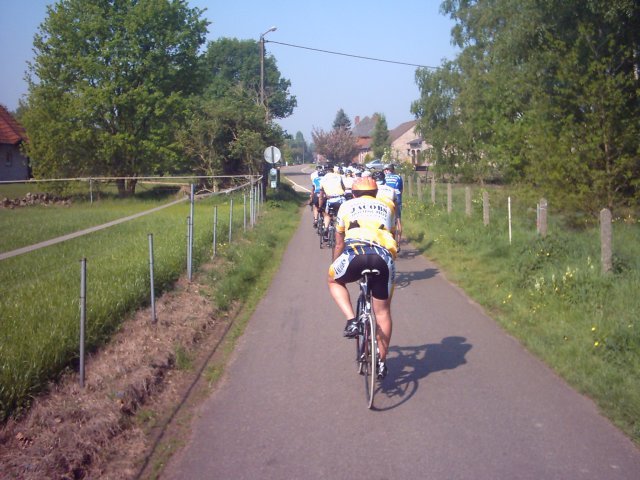 Groep inhalen 3
De weg wordt breder en er zijn geen tegenliggers, dus gaan we er vlot voorbij.
