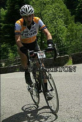 Warre in volle beklimming
Les Trois Ballons is een lastige cyclo over een vijftal Vogezen-cols en met een afstand van ruim 200km!
