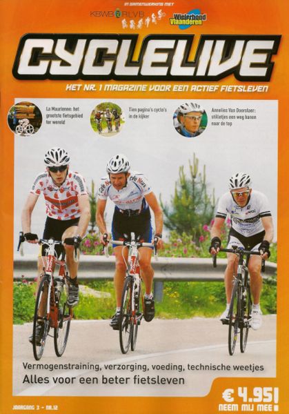 Coverboy
In Calpe maakte Warre (in bolletjes-Marmotte-trui) zoveel indruk dat ze prompt een foto van hem gebruikten op de cover van Cyclelive. 
