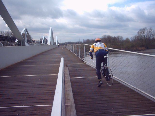 Vertrek van brug
Warre en Danny zijn al weg want er stond een strakke koude wind.
