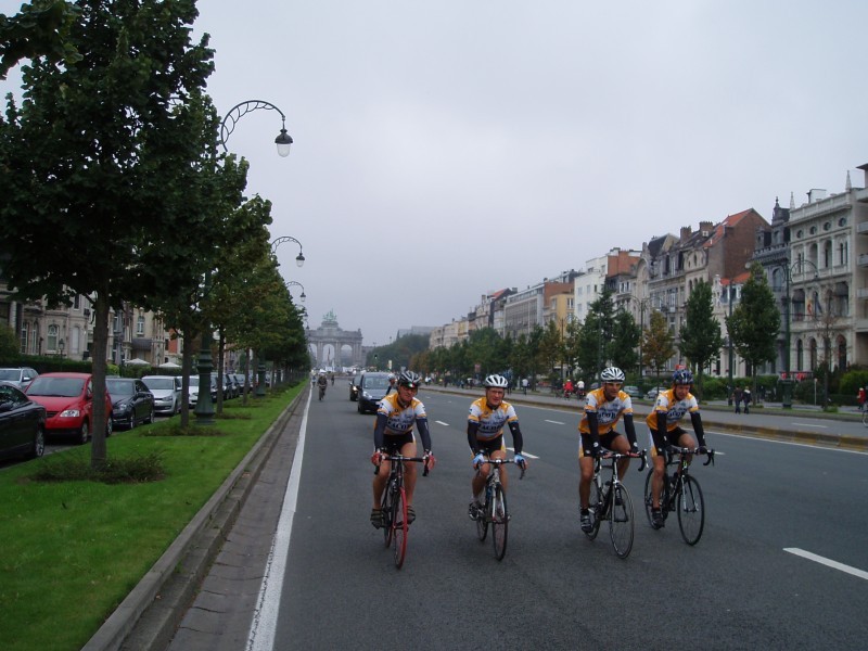 Triomfboog Jubelpark 4
De groep komt dichter
