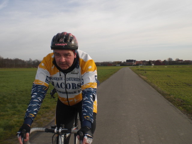 Daniel
Daniel solo in het landschap... , omdat hij achteraan de groep rijdt.
