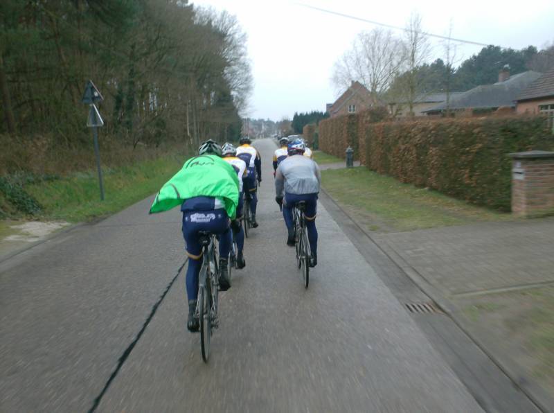 Windaf naar huis 1
Vanaf Tongerlo ging het gezwind windaf. Hier op Gooreinde in Zoerle-Parwijs.
