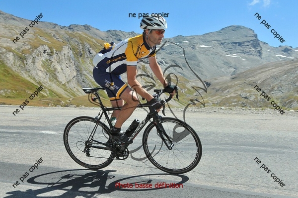 Raf daalt de Col de l'Iseran af
