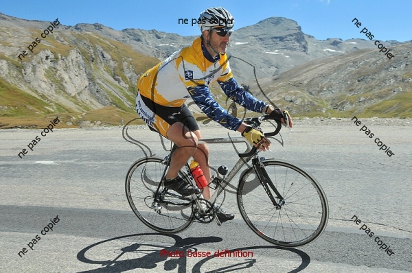 Koen daalt de Col de l'Iseran af
