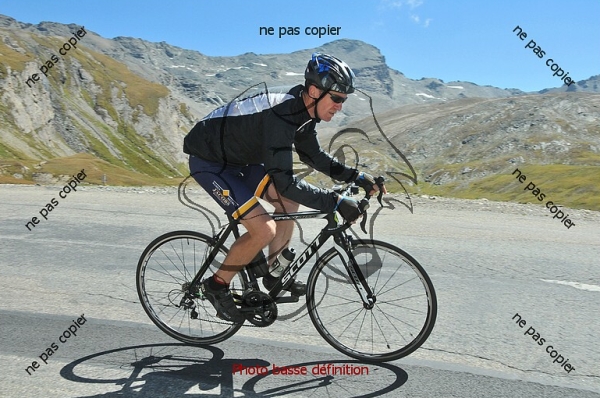 Pit daalt de Col de l'Iseran af
