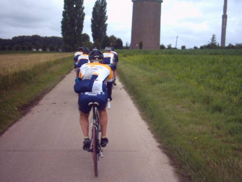 Heirweg 2
Ook watertorens komen we vaak tegen op heuvelruggen. Deze hebben ze naast de heirbaan geplaatst.
