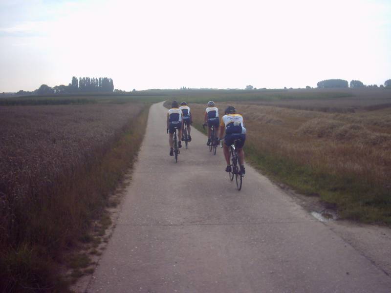 De voorde van Neervelp 2
Op deze bewolkte zomerdag is het er kurkdroog en bollen we verder richting Honsem.
