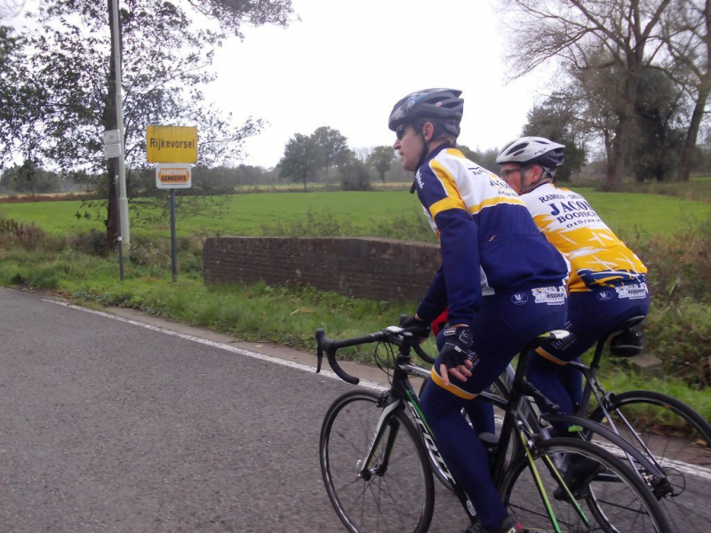 Rijkevorsel
Over een van de vele beken in de Mark-vallei rijden we Rijkevorsel binnen
