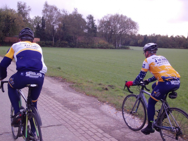 Richting Beerse Op De Sjeesbaan
De baan richting den Hout in Beerse noemt Johan een 'sjeesbaan'. Dat is een baan met vele rechte stukken waarop wilde autobestuurders de gaspedaal stevig durven intrappen.
